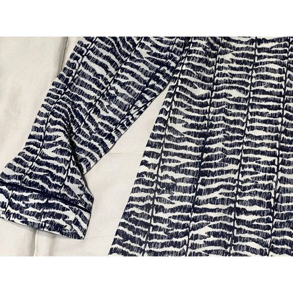 Vineyard Vines Womens Size 6 Navy Blue Zebra Pattern Silk Blend Blouse Top Excel - Picture 5 of 7